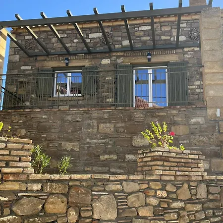 Ferienhaus Stone House Bourgos