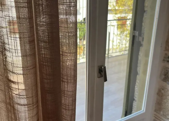 Stone House Bourgos Hébergement de vacances *